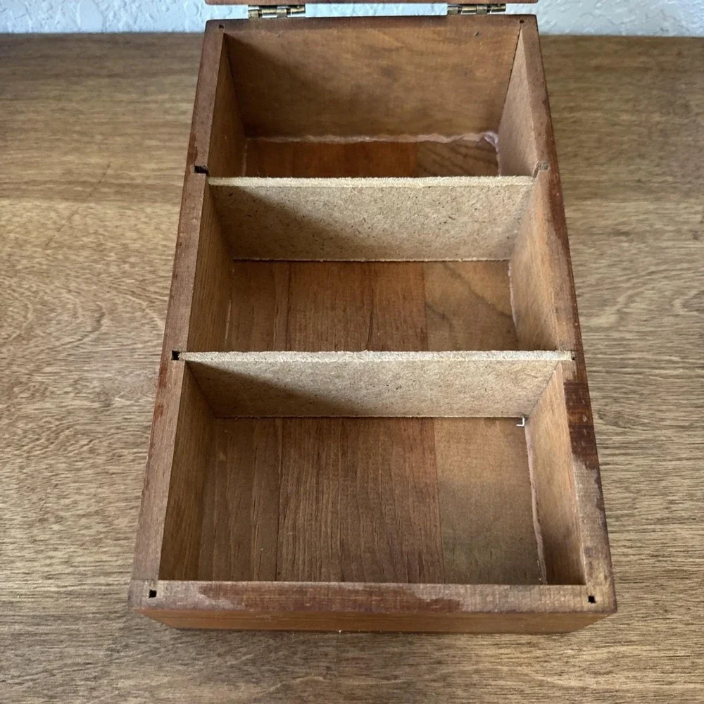 Vtg Wooden MCM Country Farmhouse 3 Section Divided Card File Recipe Box w Cards